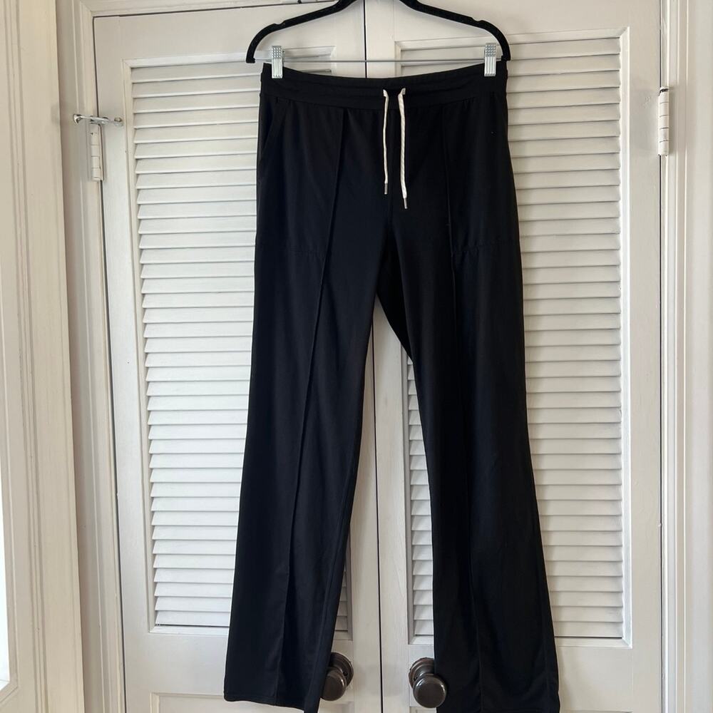 Vuori Black Women's sweats